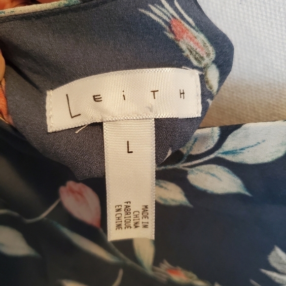 Leith Large Floral Flowy Crop Top Off the Shoulder - Picture 4 of 7